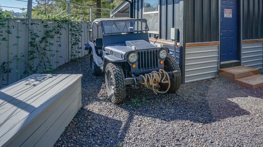 Jurassic Themed Adventure 4BR Home With Hot Tub