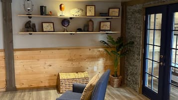 4 habitaciones, escritorio y acceso a internet