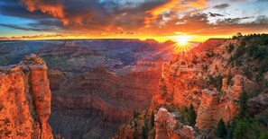 A canyon landscape with a sunset. - Spacious 4BR Home Near Grand Canyon Sleeps 10 (Williams)