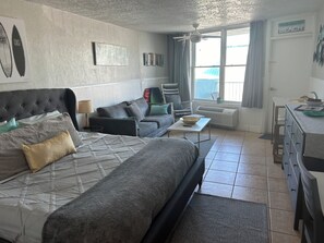 1 bedroom, iron/ironing board, WiFi, bed sheets - Luxury Ocean Front Condo with Oasis Tiki Bar! (Daytona Beach)
