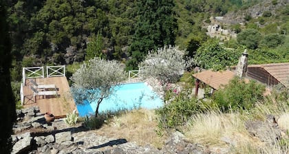 Studio 3* de la Maison Bleue d'ArdĂšche - avec piscine et riviĂšre, en sud-ArdĂšche