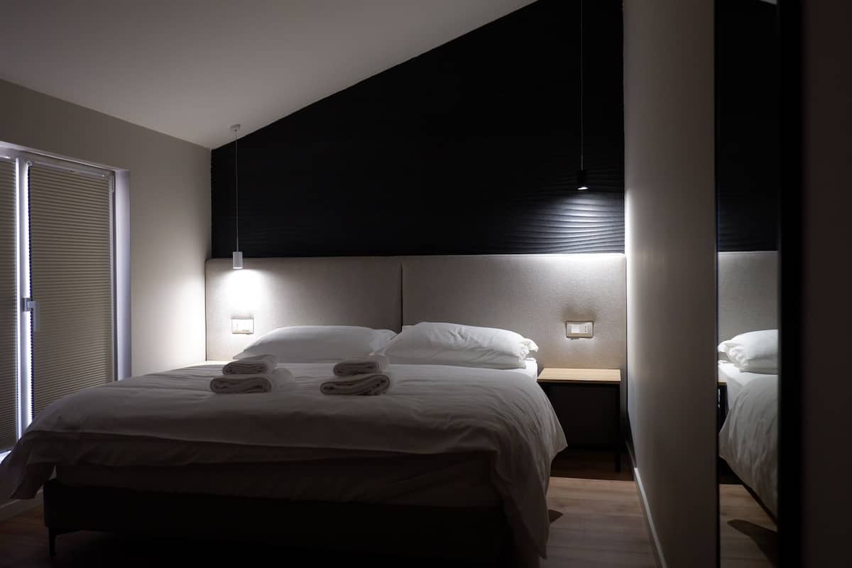 1 habitación, tabla de planchar con plancha y wifi gratis