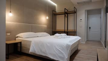 Double Room | 1 bedroom, iron/ironing board, free WiFi