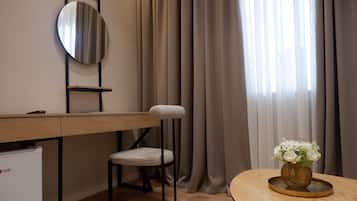 Double Room | 1 bedroom, iron/ironing board, free WiFi