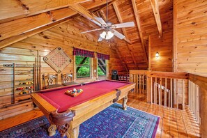 Game room - Hot tub|Fireplace|FastWiFi|Convenient|Pet Friendly (Pigeon Forge)