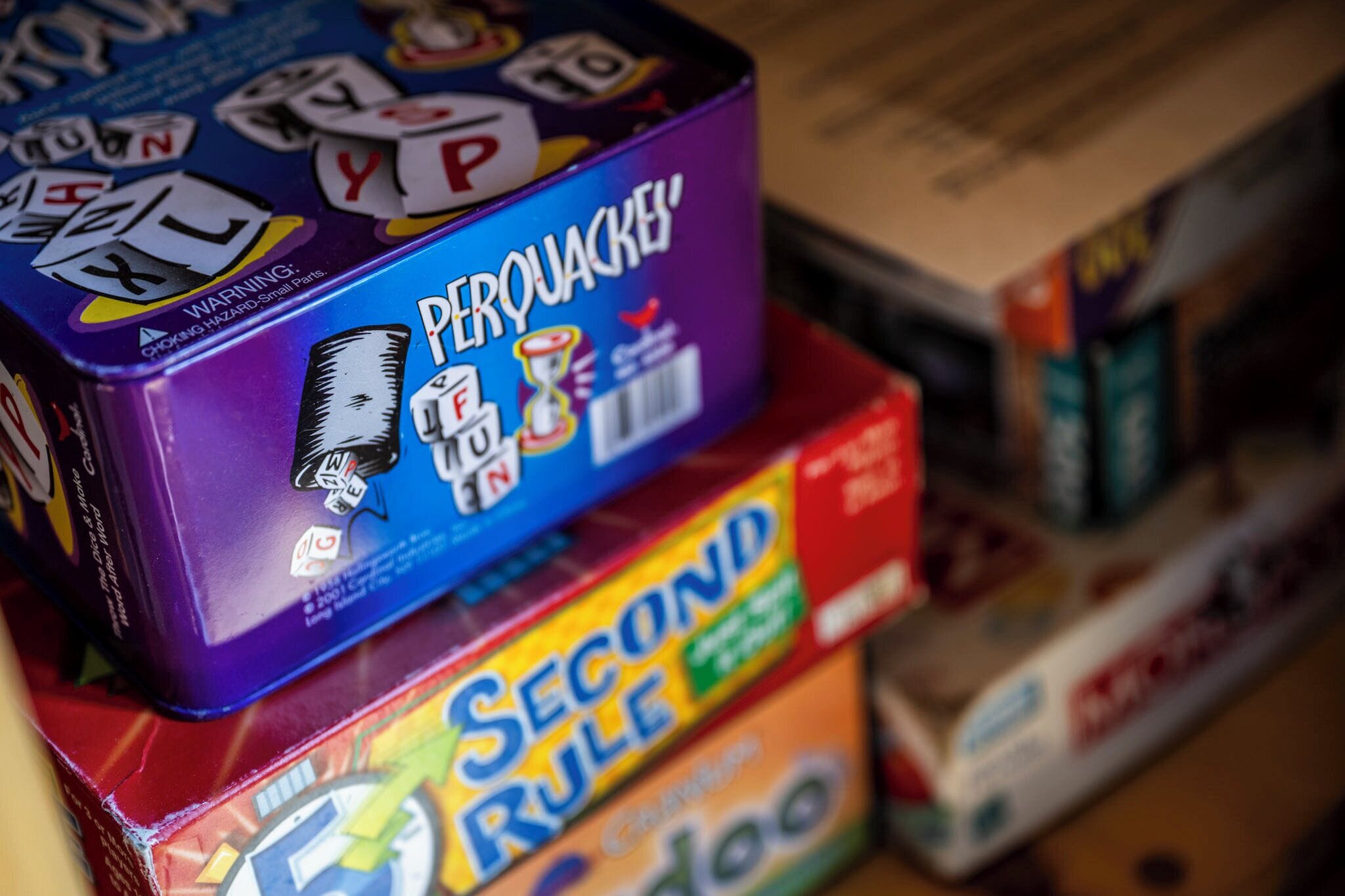 Pino lautapelejä, joihin kuuluu muun muassa pelit nimeltä ”Perudo” ja ”Second Rule”.