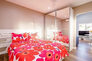 1 soverom, skrivebord, strykejern/-brett og wi-fi (inkludert)