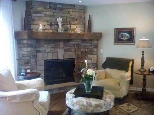 Gorgeous Saratoga Springs track rental with Pool, patio and outdoor shower