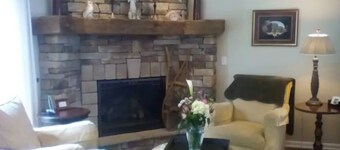 Gorgeous Saratoga Springs track rental with Pool, patio and outdoor shower