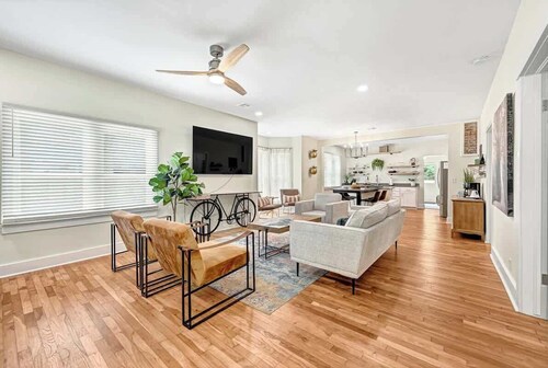 Decca's Uptown Oasis