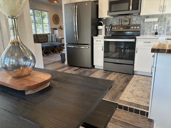 Fridge, microwave, oven, stovetop - January & February NOW AVAILABLE. Relax and Unwind is Comfort & Style. Act Fast (Englewood)