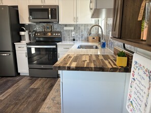 Fridge, microwave, oven, stovetop - January & February NOW AVAILABLE. Relax and Unwind is Comfort & Style. Act Fast (Englewood)