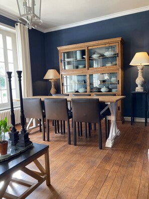 Dining - Maison de Bord de Mer, Calme, Avec Joli Jardin Clos de Murs, 4min de la Plage ! (Concarneau)