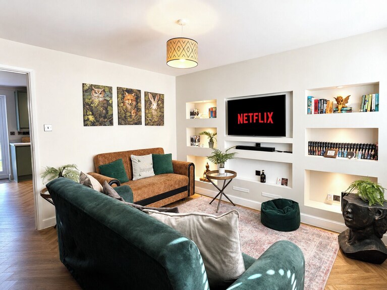 3-bed House | Parking | Garden | Fast Wi-fi | Sleeps 7 - Bedford