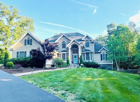 Exterior. Family Getaway; Skiing, Wineries; Skyline Dr; Sleeps 4; Short Stays; EV+