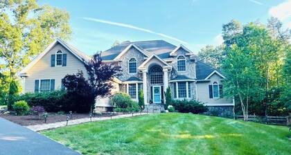 Charming Family Getaway Near Wineries & Skyline Drive; Sleeps 4; Short Stays OK