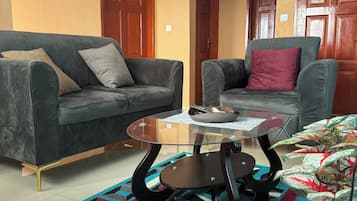 Standard-Apartment | 2 Schlafzimmer, Daunenbettdecken, individuell dekoriert