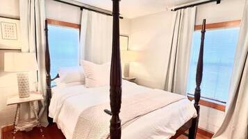 3 bedrooms, iron/ironing board, travel crib, WiFi