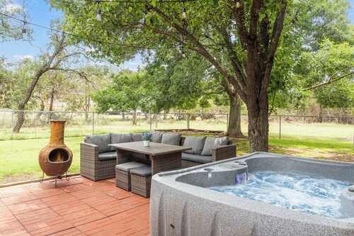 The ultimate retreat! Enjoy our hot tub, game room, and serene deer sightings.