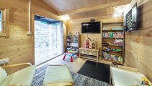 Children’s area - Gardd Y Llys Luxurious Retreat with amazing views (Rhos on Sea)