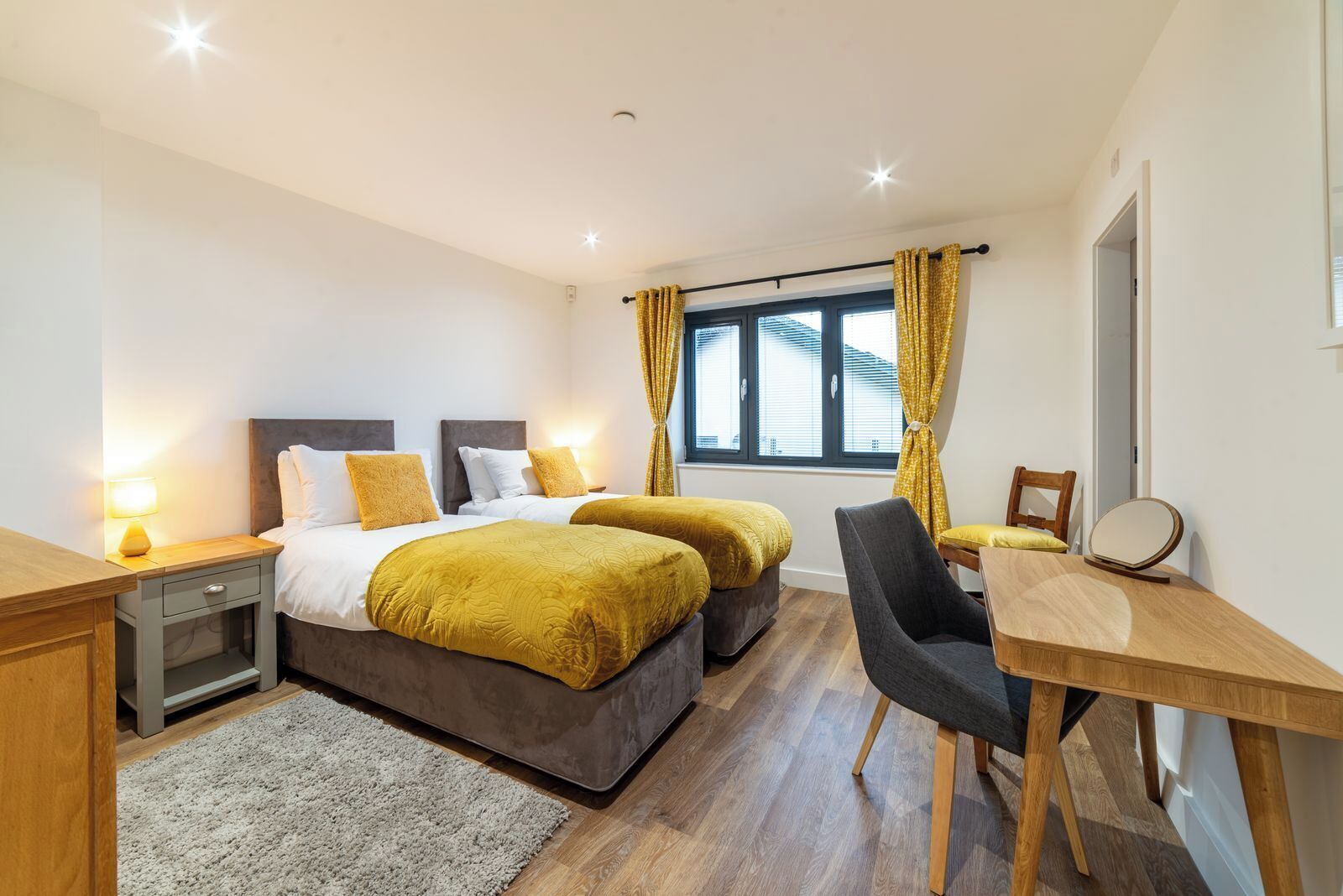 4 bedrooms, iron/ironing board, internet, bed sheets