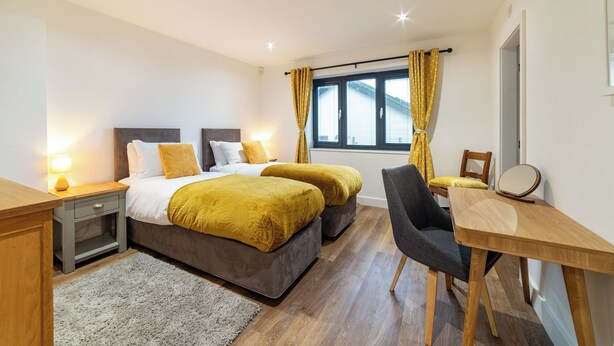 4 bedrooms, iron/ironing board, Internet, bed sheets - Gardd Y Llys Luxurious Retreat with amazing views (Rhos on Sea)