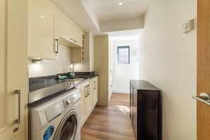 Interior - Gardd Y Llys Luxurious Retreat with amazing views (Rhos on Sea)