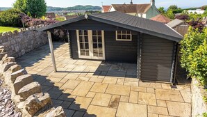 Exterior - Gardd Y Llys Luxurious Retreat with amazing views (Rhos on Sea)