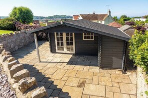 Exterior - Gardd Y Llys Luxurious Retreat with amazing views (Rhos on Sea)