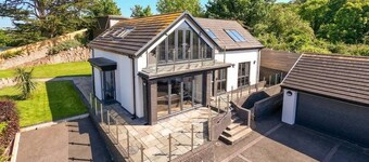 Gardd y Llys Luxurious Retreat with amazing views