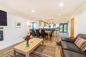 TV, peis, videospill og stereoanlegg