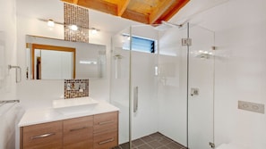Shower - Bayside Delight - 4 bedroom holiday home in North Haven, close to beach and river (North Haven)