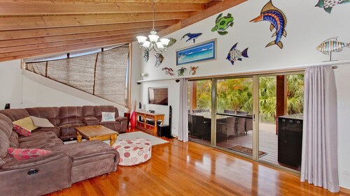 Bayside Delight - 4 bedroom holiday home in North Haven, close to beach and river