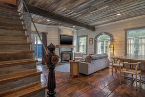 Living area - Old Maine style w/ modern amenities - dog friendly (Sullivan)