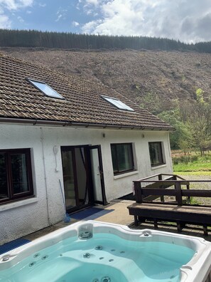 Cottage | Property grounds - Captivating 5-bed Cottage With Private hot tub (Invergarry)