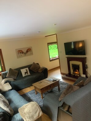 Cottage | Living area | TV, fireplace - Captivating 5-bed Cottage With Private hot tub (Invergarry)