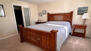 4 slaapkamers, een strijkplank/strijkijzer, wifi