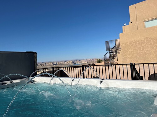 2 Bedroom Town Home with Unobstructed Views of Lake Powell in Dark Sky Community