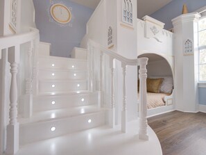 6 bedrooms, iron/ironing board, WiFi, bed sheets - Tropical Escape Resort Home |Arcades|Movie Theatre|Pool|Golf Views (Kissimmee)