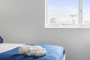 2 habitaciones, tabla de planchar con plancha, wifi y ropa de cama 