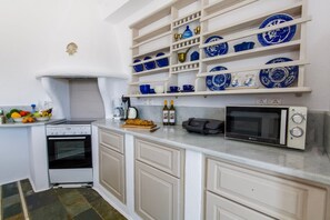 Fridge, oven, coffee/tea maker, electric kettle