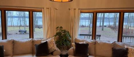 Smart TV, fireplace, stereo