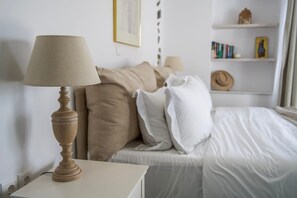 1 slaapkamer, een strijkplank/strijkijzer, gratis wifi, beddengoed