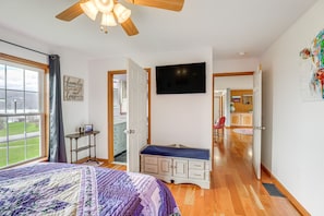 3 bedrooms, desk, WiFi, bed sheets - Views of Canandaigua Lake: Middlesex Retreat! (Rushville)