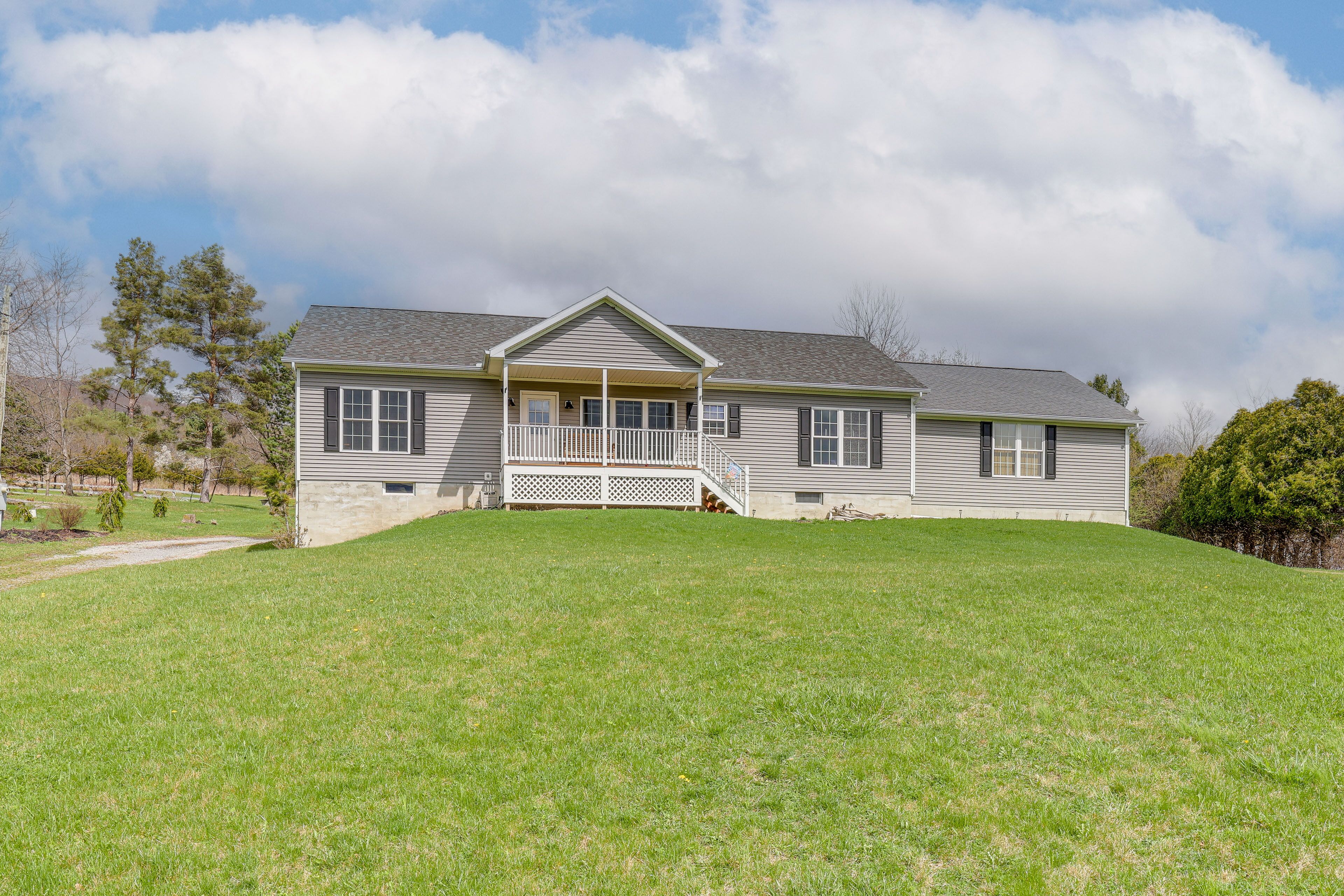 Rushville Retreat w/ Views of Canandaigua Lake!