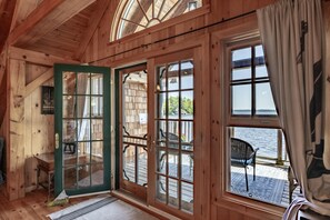 Interior - 5 bed 5 bath cottage on Lake Rosseau includes Boathouse w/living quarters (Minett)