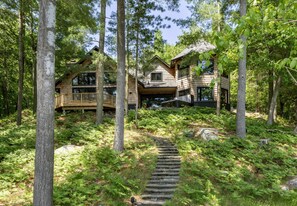 Exterior - 5 bed 5 bath cottage on Lake Rosseau includes Boathouse w/living quarters (Minett)