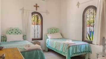 4 chambres, bureau, fer et planche à repasser, accès au Wi-Fi (inclus)