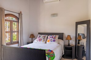 4 slaapkamers, een bureau, een strijkplank/strijkijzer, gratis wifi