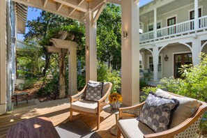 Terrace/patio - PRIVATE BEACH/POOL ACCESS-Sophisticated Charm-Caribbean Style Flair-4 Bikes (Rosemary Beach)